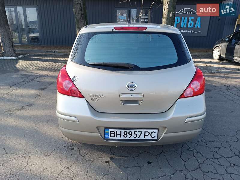 Хэтчбек Nissan TIIDA 2011 в Черноморске