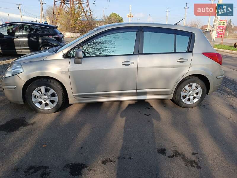 Хэтчбек Nissan TIIDA 2011 в Черноморске