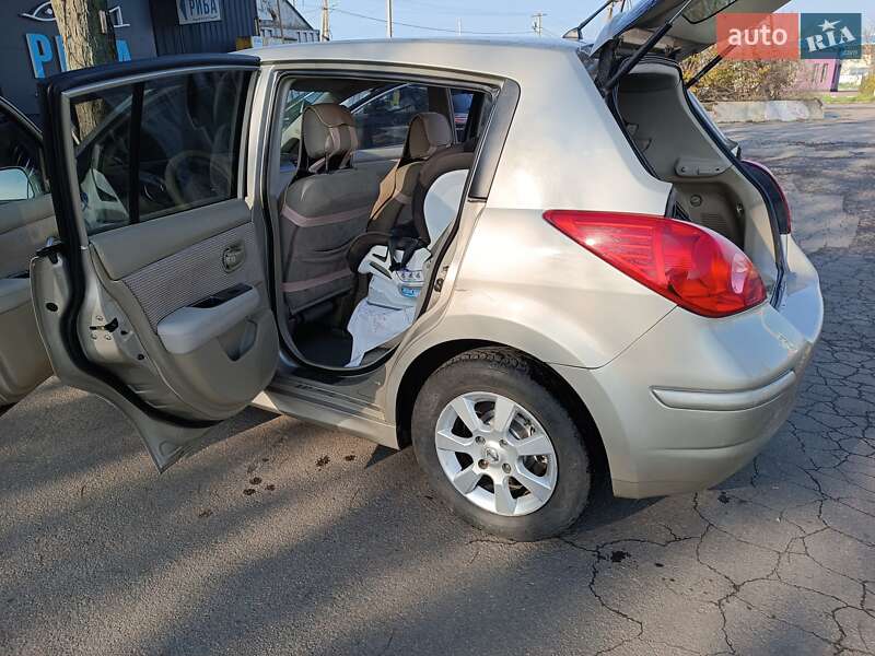 Хэтчбек Nissan TIIDA 2011 в Черноморске