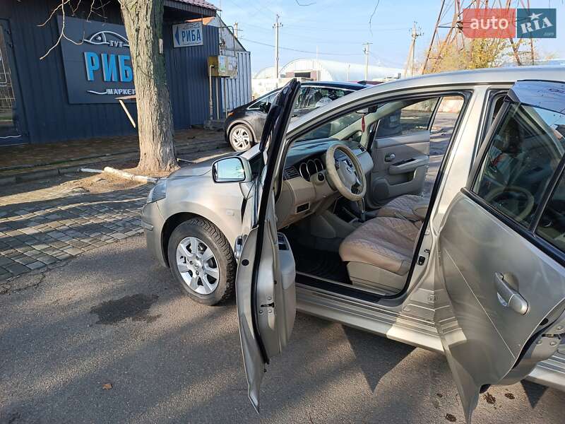 Хэтчбек Nissan TIIDA 2011 в Черноморске