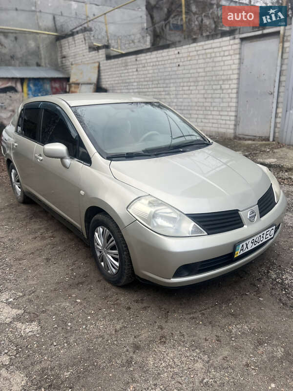 Nissan TIIDA 2007