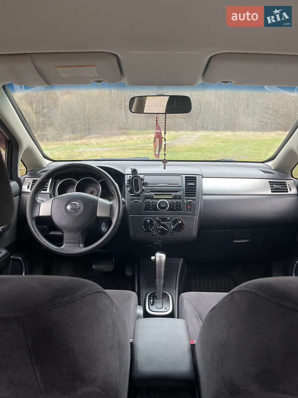 Хэтчбек Nissan TIIDA 2008 в Сваляве