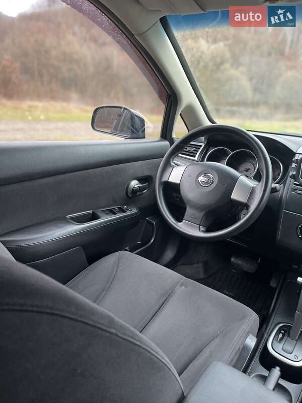 Хэтчбек Nissan TIIDA 2008 в Сваляве