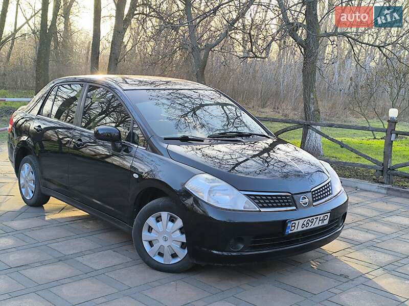 Nissan TIIDA 2008