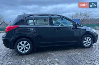 Хетчбек Nissan TIIDA 2011 в Дунаївцях