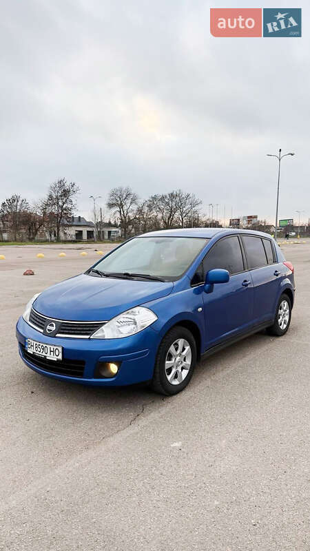 Nissan TIIDA 2008