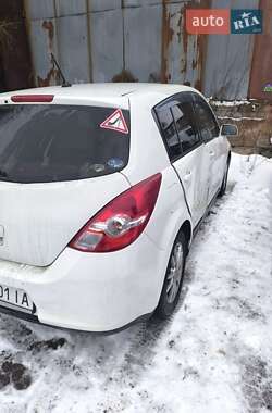 Хэтчбек Nissan TIIDA 2010 в Житомире