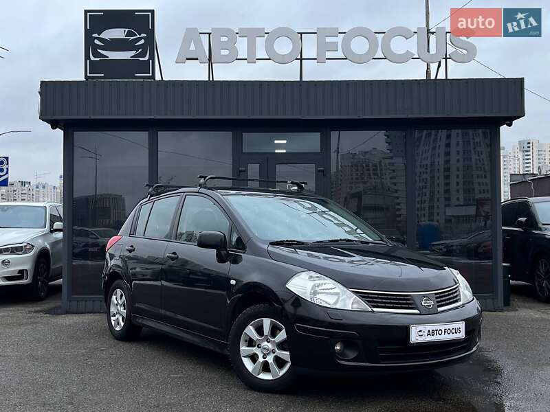 Хэтчбек Nissan TIIDA 2010 в Киеве