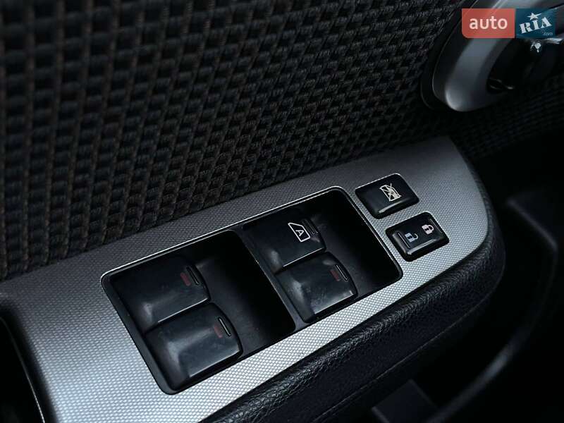 Хэтчбек Nissan TIIDA 2010 в Киеве