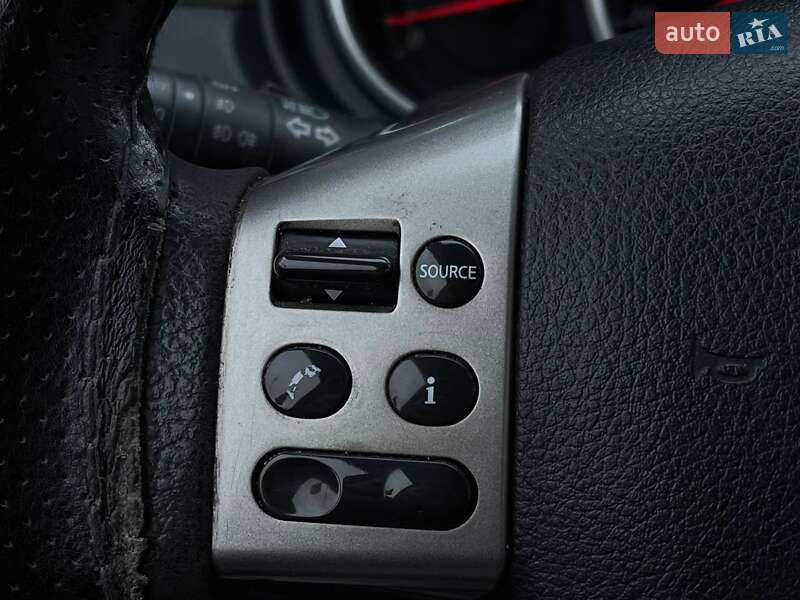 Хэтчбек Nissan TIIDA 2010 в Киеве