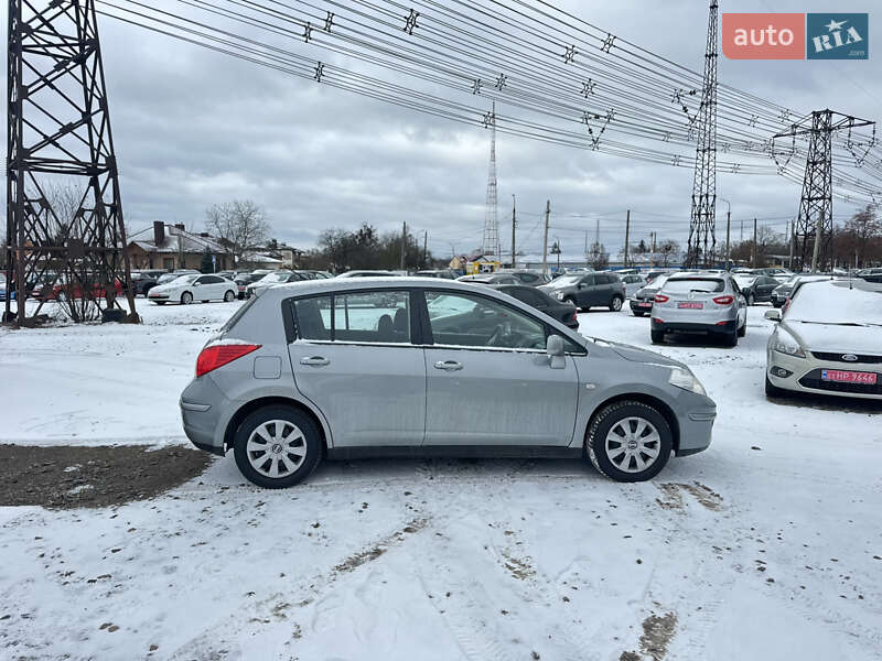 Хэтчбек Nissan TIIDA 2010 в Луцке