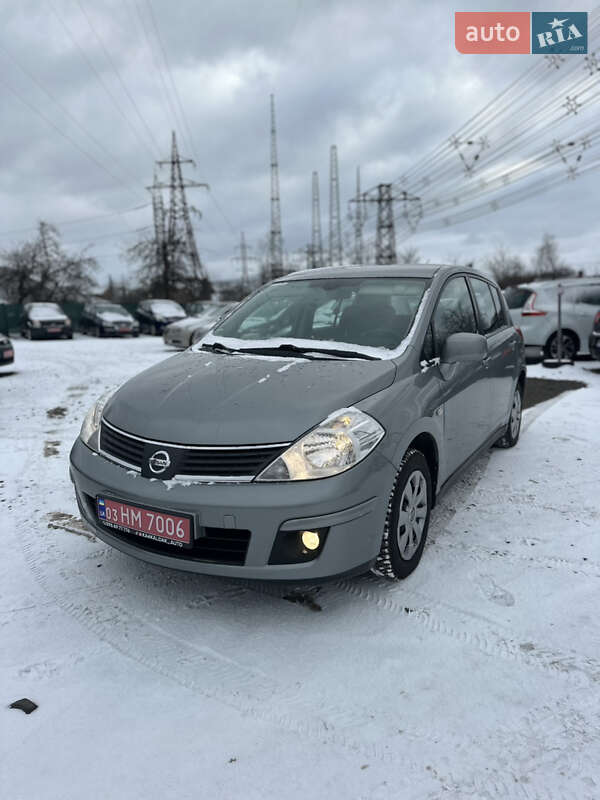 Хэтчбек Nissan TIIDA 2010 в Луцке