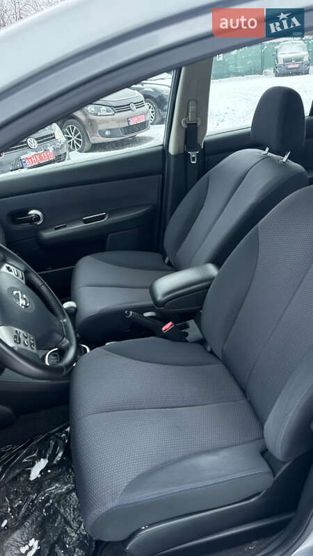 Хэтчбек Nissan TIIDA 2010 в Луцке