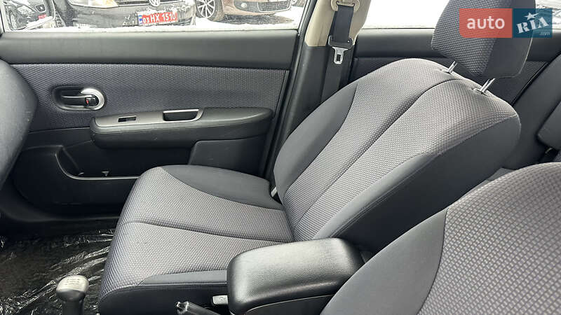 Хэтчбек Nissan TIIDA 2010 в Луцке