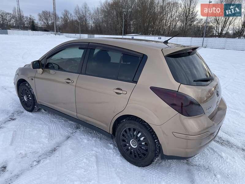 Хетчбек Nissan TIIDA 2008 в Києві
