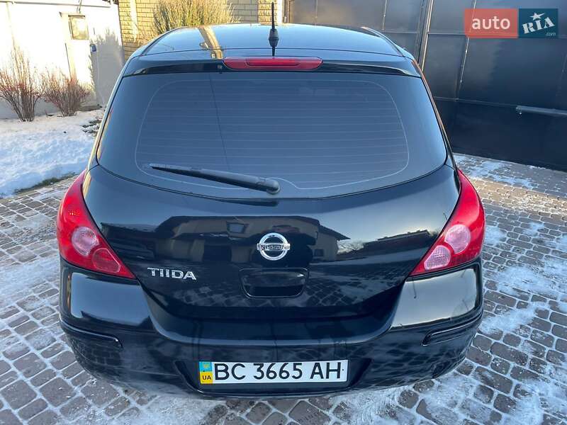 Хэтчбек Nissan TIIDA 2011 в Шептицькому