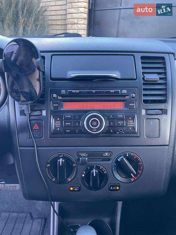 Хэтчбек Nissan TIIDA 2011 в Шептицькому