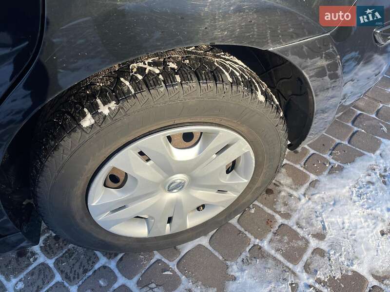 Хэтчбек Nissan TIIDA 2011 в Шептицькому