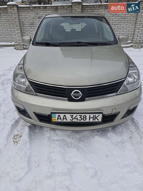 Nissan TIIDA 2008