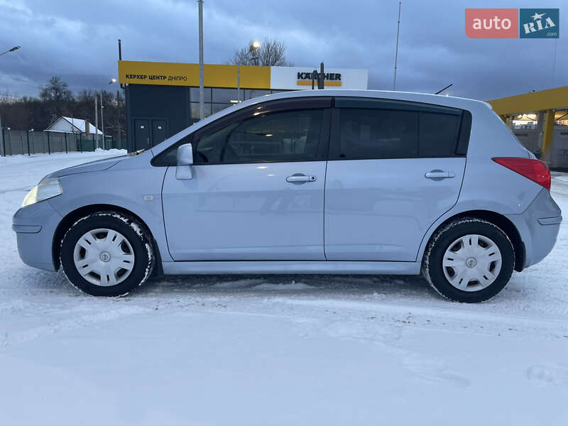Хетчбек Nissan TIIDA 2011 в Дніпрі