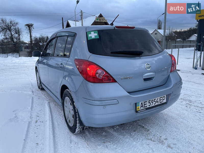 Хетчбек Nissan TIIDA 2011 в Дніпрі