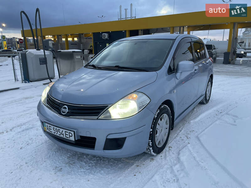 Хетчбек Nissan TIIDA 2011 в Дніпрі