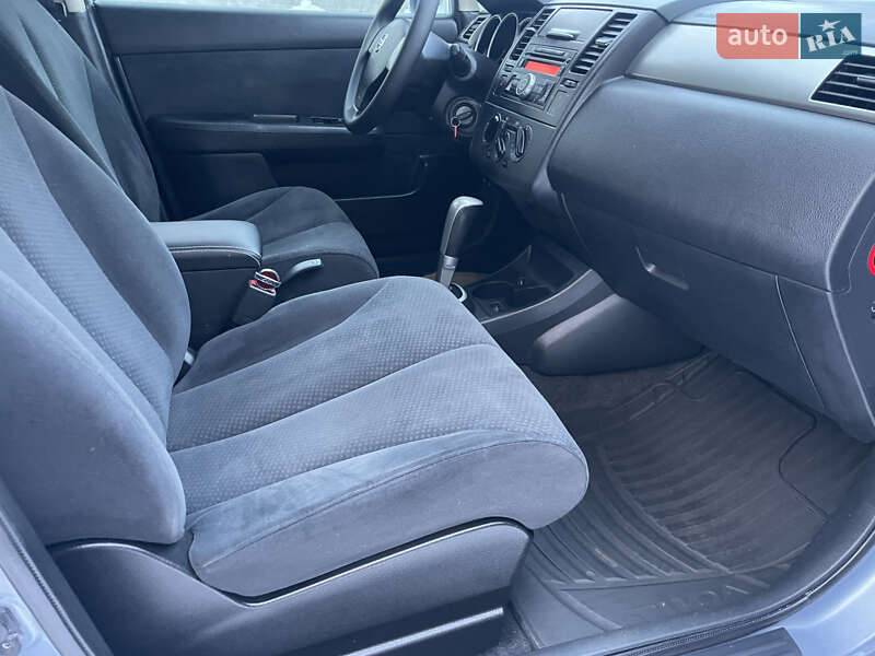 Хетчбек Nissan TIIDA 2011 в Дніпрі