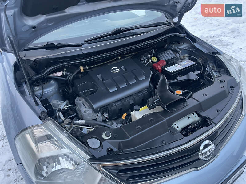 Хетчбек Nissan TIIDA 2011 в Дніпрі