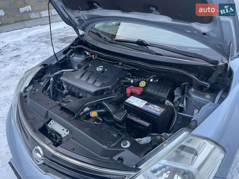 Хетчбек Nissan TIIDA 2011 в Дніпрі