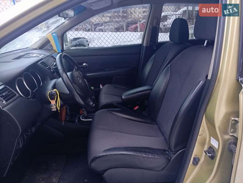 Хэтчбек Nissan TIIDA 2008 в Киеве