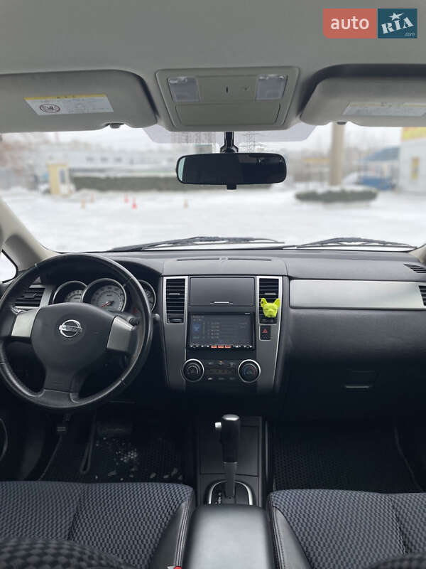 Хэтчбек Nissan TIIDA 2012 в Киеве