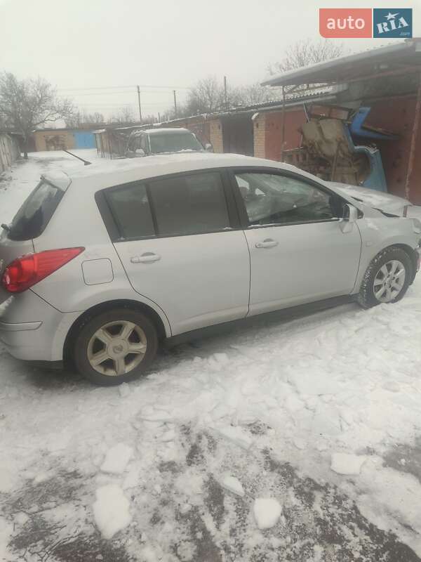 Хэтчбек Nissan TIIDA 2008 в Кропивницком