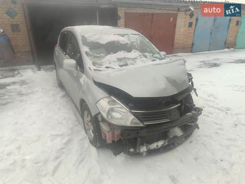 Хэтчбек Nissan TIIDA 2008 в Кропивницком