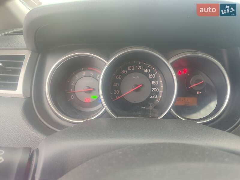 Хэтчбек Nissan TIIDA 2008 в Кропивницком