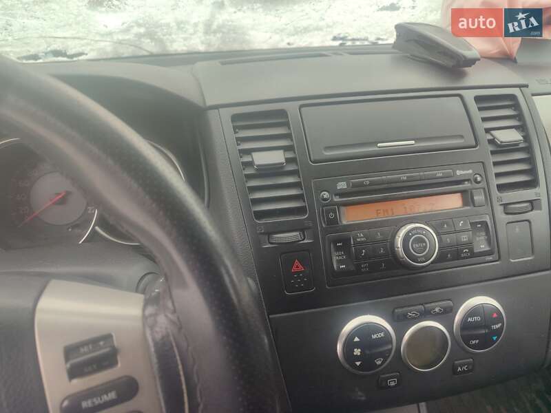 Хэтчбек Nissan TIIDA 2008 в Кропивницком