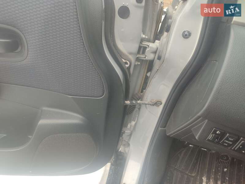 Хэтчбек Nissan TIIDA 2008 в Кропивницком