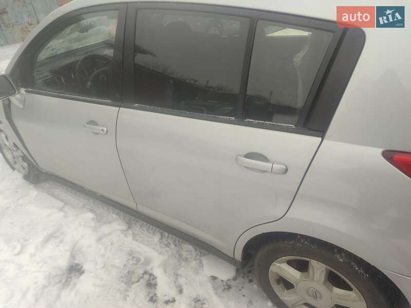 Хэтчбек Nissan TIIDA 2008 в Кропивницком