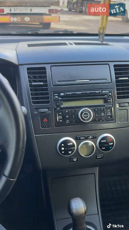 Седан Nissan TIIDA 2011 в Одессе