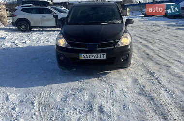 Седан Nissan TIIDA 2010 в Павлограде