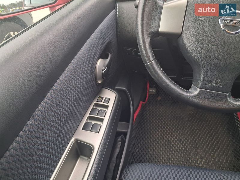 Хэтчбек Nissan TIIDA 2011 в Буче