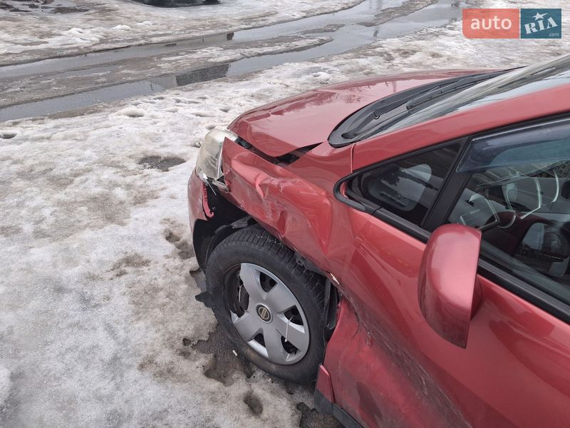 Хэтчбек Nissan TIIDA 2011 в Буче