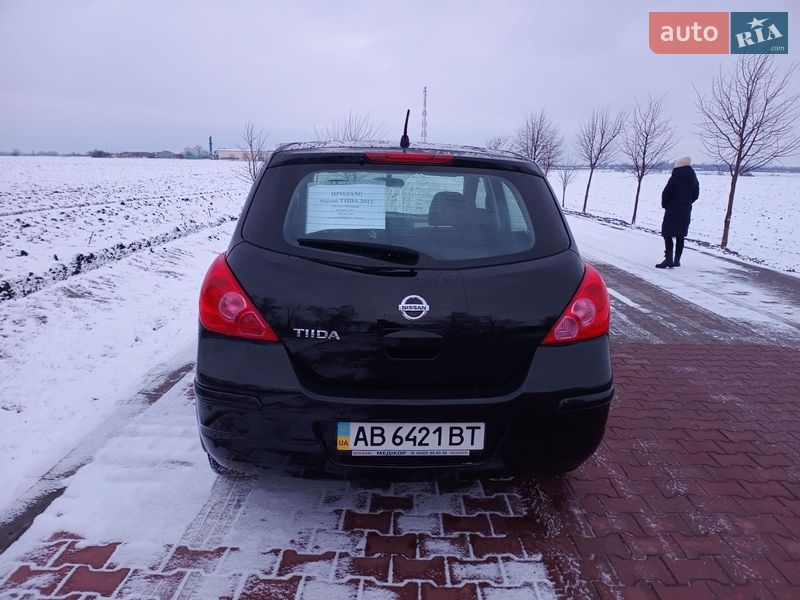 Хэтчбек Nissan TIIDA 2012 в Липовце