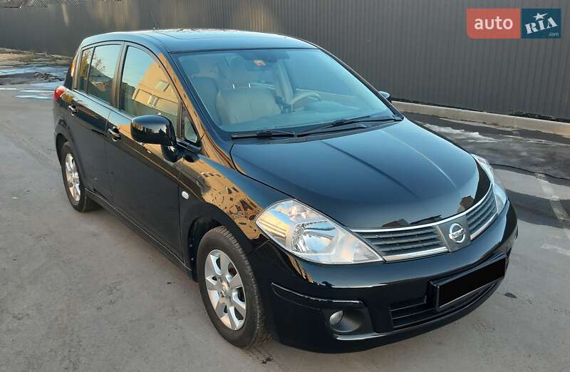 Nissan TIIDA 2008