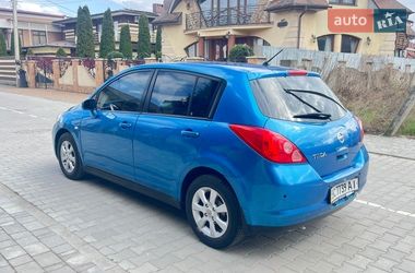 Хэтчбек Nissan TIIDA 2008 в Ужгороде