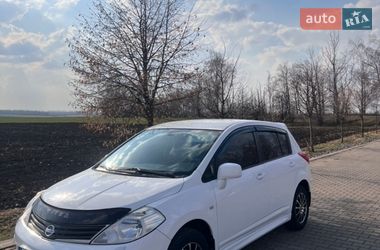 Хэтчбек Nissan TIIDA 2012 в Липовце
