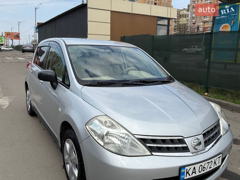 Хэтчбек Nissan TIIDA 2012 в Киеве