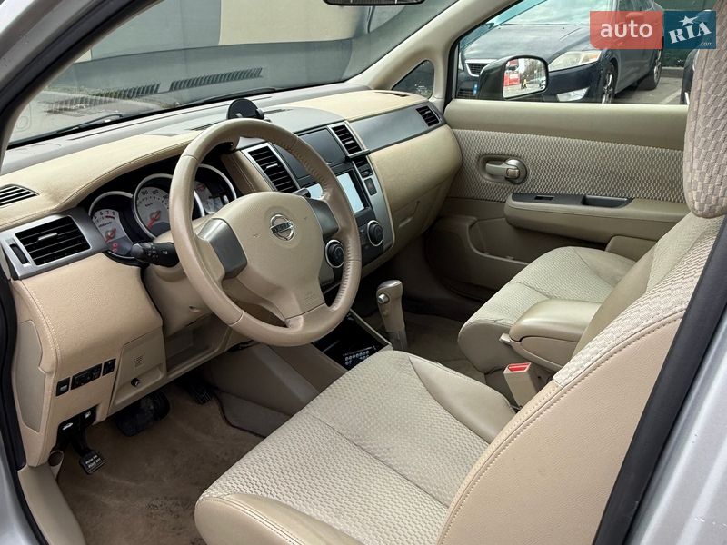 Хэтчбек Nissan TIIDA 2012 в Киеве