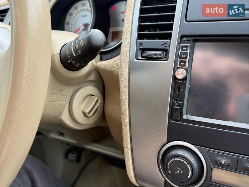 Хэтчбек Nissan TIIDA 2012 в Киеве