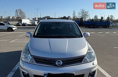 Хэтчбек Nissan TIIDA 2011 в Киеве