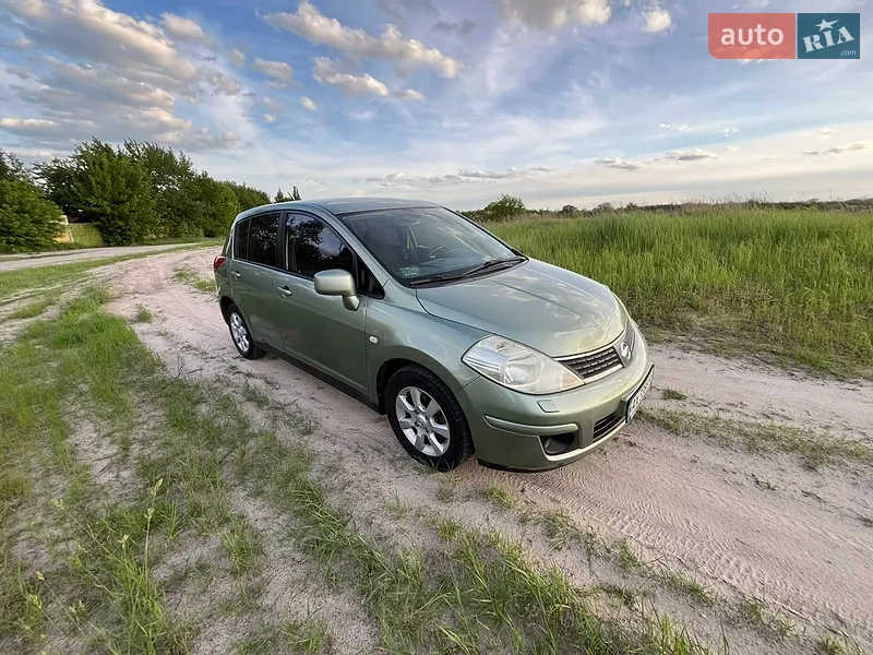 Nissan TIIDA 2008